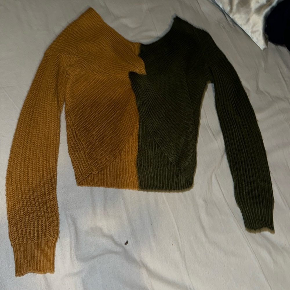 No boundaries, extra small, burnt orange and green